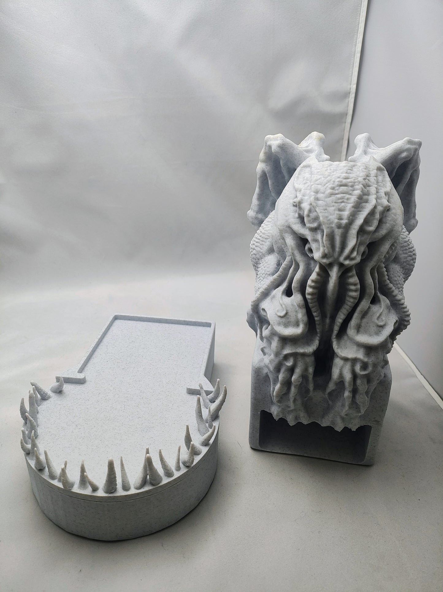 Cthulhu Dice Tower with Dice and Figure Storage